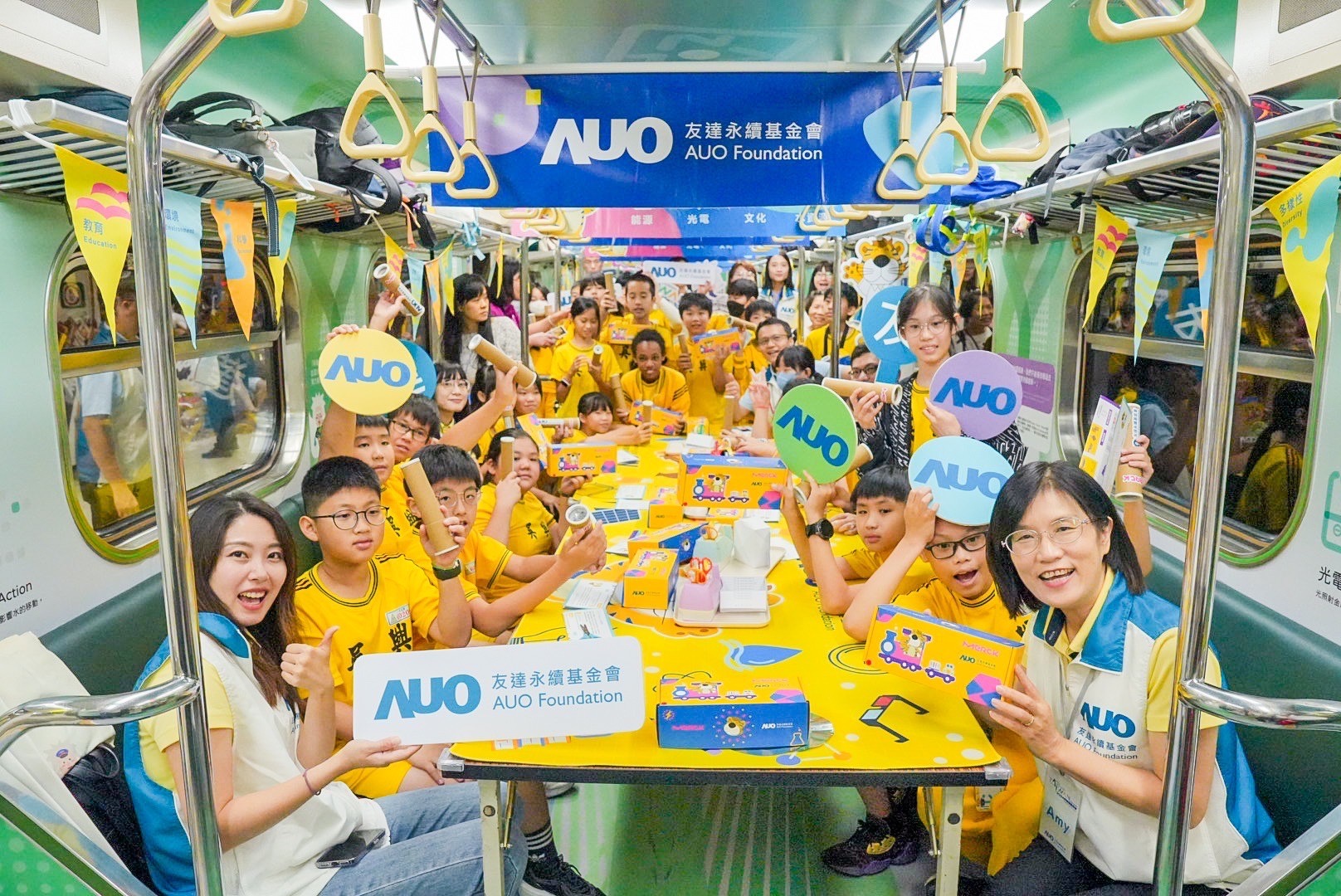 友達永續基金會響應國科會推動的「臺灣科普環島列車」正式啟航，透過「生活中的科學」車廂課程設計，展開為期6天巡迴全臺17個縣市、停靠32站的移動式科普之旅