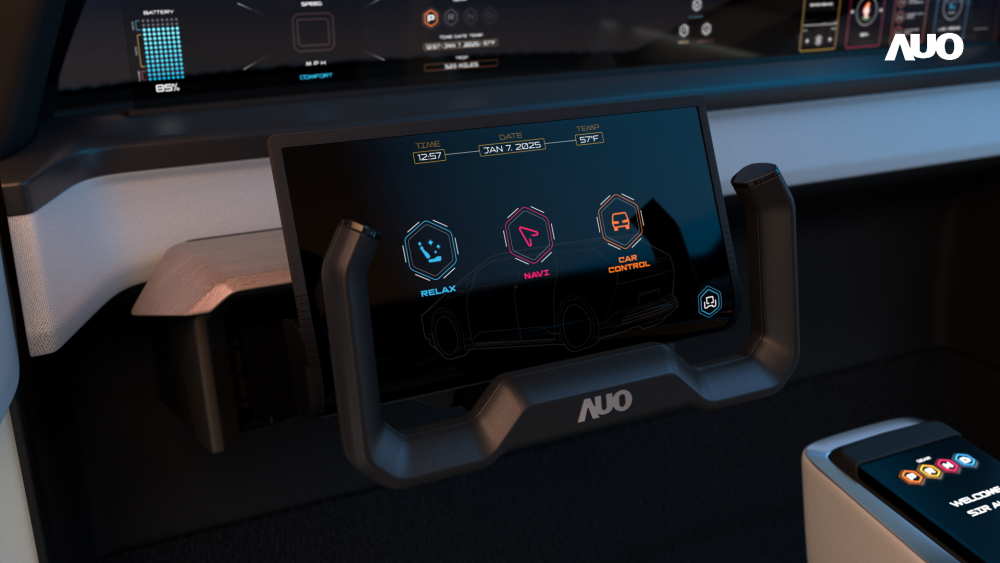 友達隱藏式智駕介面Foldable Cruise Pilot在手動駕駛模式下可以半收合呈現如里程、時速等資訊；自駕模式時則可以完全展開提供車內娛樂功能